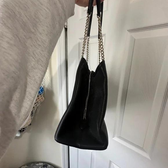 Kate Spade Black Shoulder Bag with Gold Chain - Picture 7 of 10